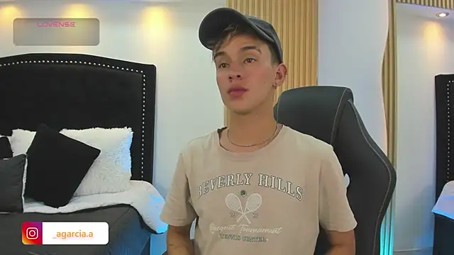 LiamWildx20 online show from May 2026 10:28:01 PM
