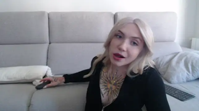 Snapshot of tattoobbgirl chatting on September 2025 12:30:01 PM tattoobbgirl online show from September 2025 12:30:01 PM