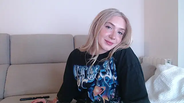 Snapshot of tattoobbgirl chatting on September 2025 05:07:02 PM tattoobbgirl online show from September 2025 05:07:02 PM