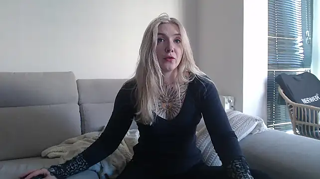 Snapshot of tattoobbgirl chatting on October 2025 11:51:02 AM tattoobbgirl online show from October 2025 11:51:02 AM