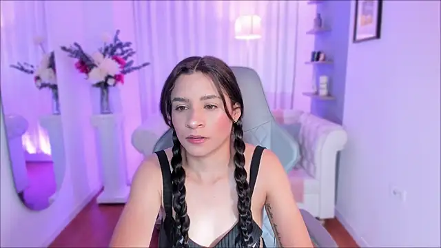 Snapshot of hanna_mils chatting on May 2026 11:48:01 AM hanna mils online show from May 2026 11:48:01 AM