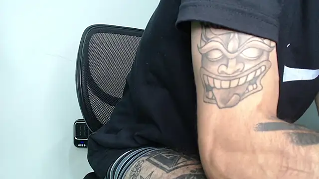 Snapshot of bigdick_monster1 chatting on February 2026 04:27:02 AM bigdick monster1 online show from February 2026 04:27:02 AM