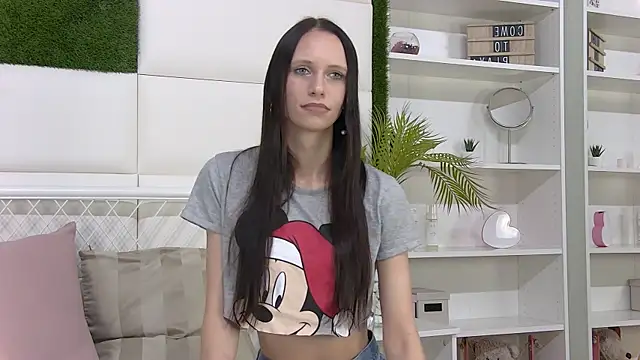 TaraHarris online show from November 2025 12:27:02 PM