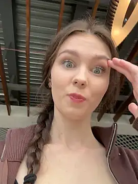 MilaBee online show from September 2025 08:25:01 AM