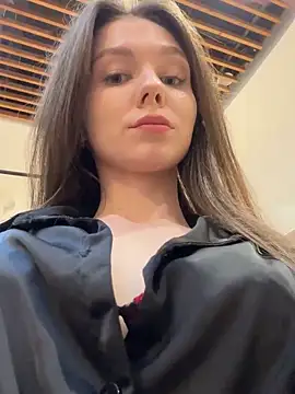 MilaBee online show from October 2025 08:59:01 AM