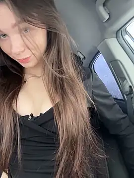 MilaBee online show from December 2025 06:20:01 AM