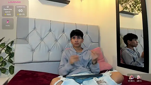 Snapshot of Ethan_Westt chatting on March 2025 09:13:01 PM Ethan Westt online show from March 2025 09:13:01 PM