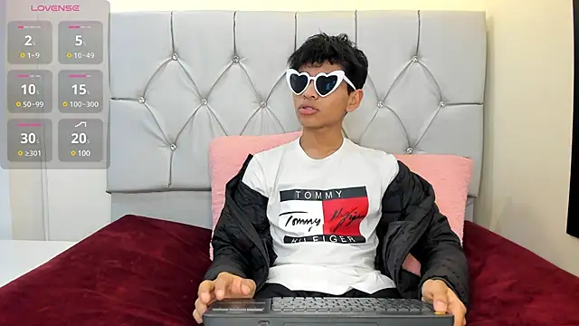 Snapshot of Ethan_Westt chatting on March 2025 01:56:02 PM Ethan Westt online show from March 2025 01:56:02 PM