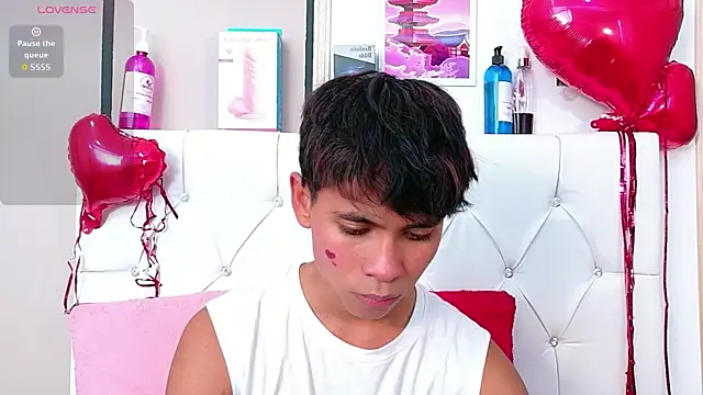 Ethan Westt online show from February 2026 08:25:02 PM