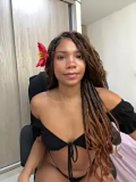 Lirioafro online show from April 2026 01:41:01 PM