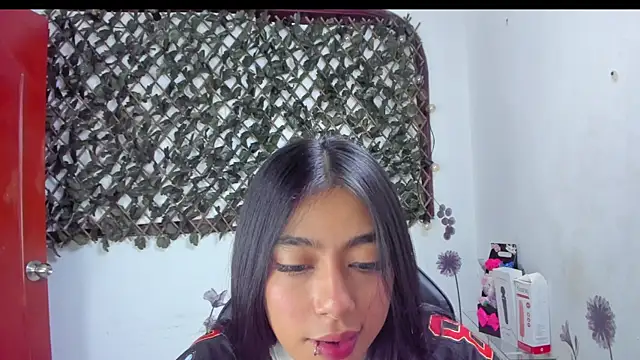 Sarahbrowm  online show from November 2025 09:57:02 PM