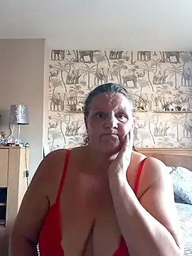 Snapshot of MissQueenBeex chatting on March 2025 02:35:02 PM MissQueenBeex online show from March 2025 02:35:02 PM