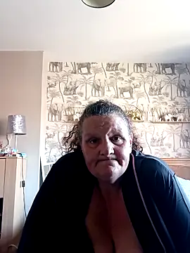 Snapshot of MissQueenBeex chatting on March 2025 12:00:01 PM MissQueenBeex online show from March 2025 12:00:01 PM