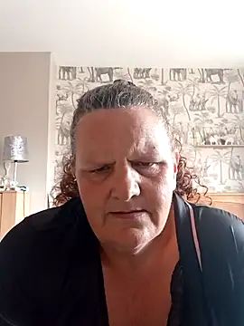 Snapshot of MissQueenBeex chatting on March 2025 03:20:01 PM MissQueenBeex online show from March 2025 03:20:01 PM