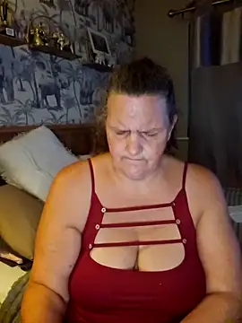Snapshot of MissQueenBeex chatting on September 2025 07:13:02 PM MissQueenBeex online show from September 2025 07:13:02 PM