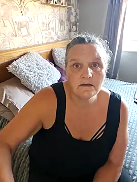Snapshot of MissQueenBeex chatting on September 2025 04:41:01 PM MissQueenBeex online show from September 2025 04:41:01 PM