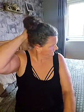 Snapshot of MissQueenBeex chatting on September 2025 05:24:02 PM MissQueenBeex online show from September 2025 05:24:02 PM