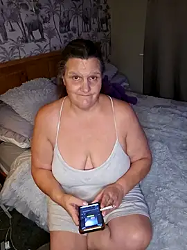 Snapshot of MissQueenBeex chatting on October 2025 07:58:02 PM MissQueenBeex online show from October 2025 07:58:02 PM