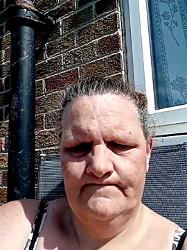 MissQueenBeex online show from April 2026 01:41:02 PM