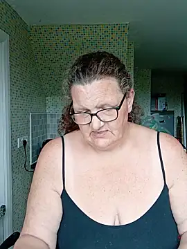 Snapshot of MissQueenBeex chatting on May 2026 02:36:02 PM MissQueenBeex online show from May 2026 02:36:02 PM