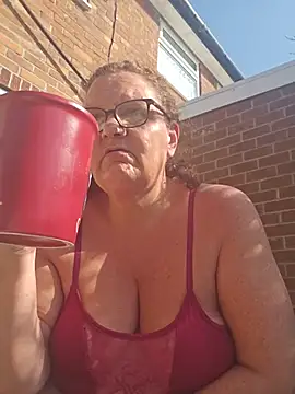 Snapshot of MissQueenBeex chatting on June 2026 08:08:01 AM MissQueenBeex online show from June 2026 08:08:01 AM