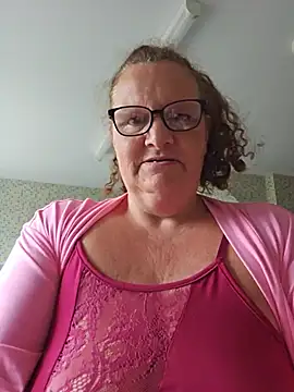 Snapshot of MissQueenBeex chatting on July 2026 07:47:01 AM MissQueenBeex online show from July 2026 07:47:01 AM