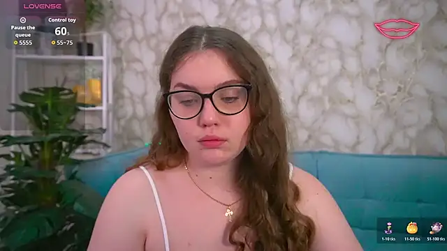 LuxSopphia online show from November 2025 08:10:01 PM