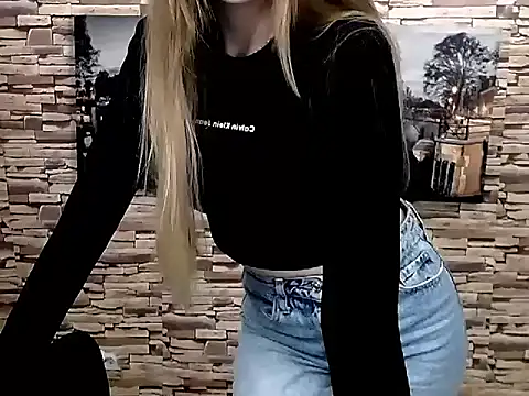 Snapshot of Doll_Angelina chatting on March 2025 10:00:02 AM Doll Angelina online show from March 2025 10:00:02 AM