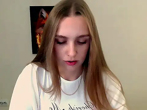 Snapshot of Doll_Angelina chatting on October 2025 06:25:01 AM Doll Angelina online show from October 2025 06:25:01 AM