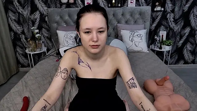 CarolineTenders online show from November 2025 01:07:02 AM