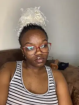 YummyMelanin117 online show from April 2026 01:28:01 PM