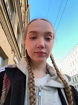 Snapshot of bambi_lu chatting on May 2026 03:33:02 PM bambi lu online show from May 2026 03:33:02 PM