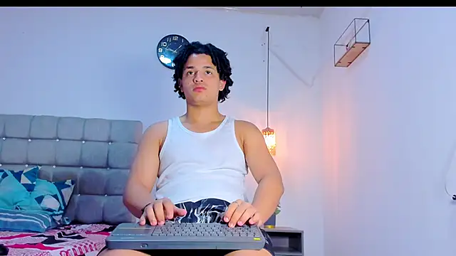 Snapshot of samxx_muscle chatting on February 2026 02:48:02 PM samxx muscle online show from February 2026 02:48:02 PM