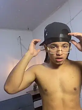 Snapshot of samxx_muscle chatting on April 2026 01:49:02 PM samxx muscle online show from April 2026 01:49:02 PM