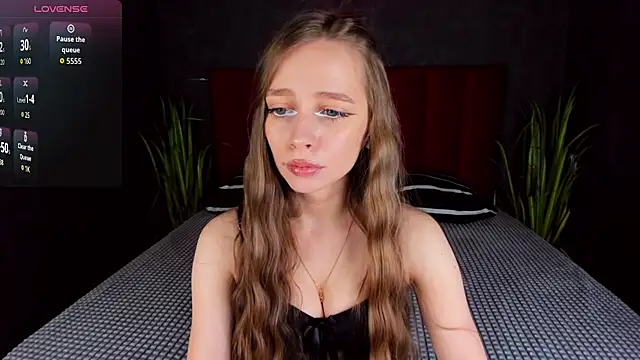 Amy Waynee online show from October 2025 05:28:01 PM