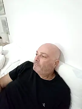 Alexis Bull online show from October 2025 09:18:02 AM