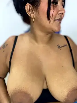 Snapshot of sashaoficial_ chatting on January 2026 08:45:02 PM sashaoficial online show from January 2026 08:45:02 PM