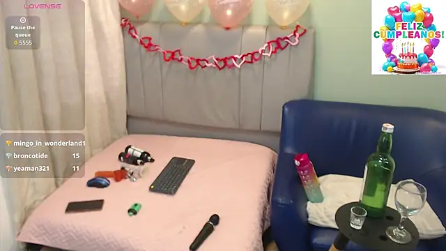 samara novoa online show from October 2025 04:35:01 PM