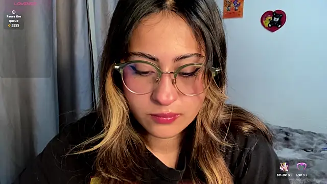 emma  bell  online show from October 2025 10:49:02 PM