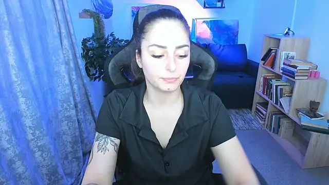 ValeriiMills online show from April 2026 01:53:01 PM