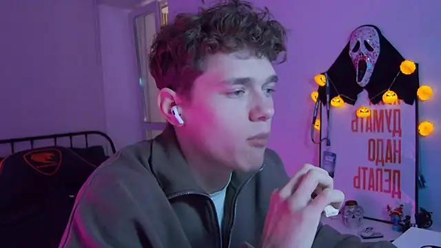 DanyDavis online show from October 2025 05:02:02 PM