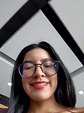 Snapshot of Pretty_roxxyy chatting on September 2025 01:43:02 PM Pretty roxxyy online show from September 2025 01:43:02 PM
