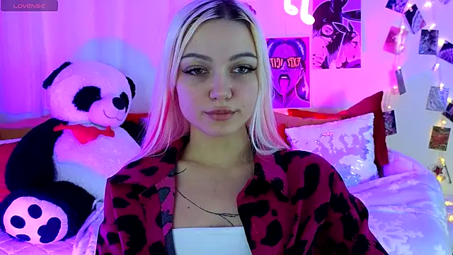 LinaLirian online show from November 2025 02:43:02 PM