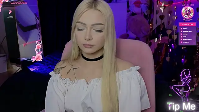 LinaLirian online show from June 2026 10:43:02 AM