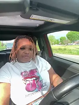 RoyalQueen2u online show from April 2026 08:22:02 PM