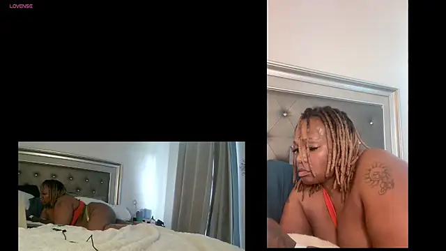 Snapshot of RoyalQueen2u chatting on May 2026 06:04:01 PM RoyalQueen2u online show from May 2026 06:04:01 PM