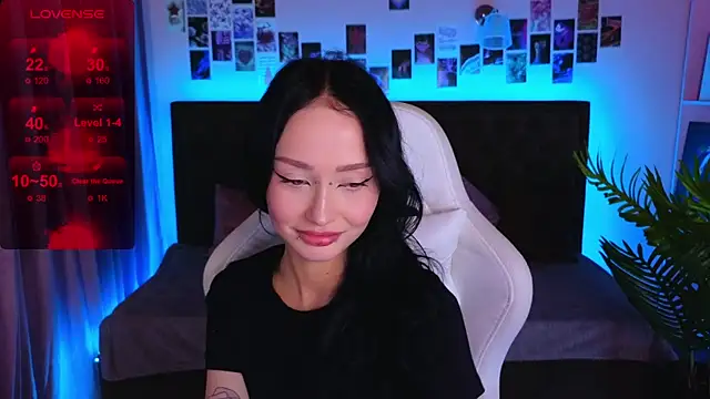  holly berry  online show from October 2025 01:46:01 AM