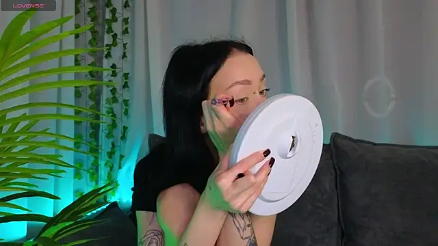  holly berry  online show from October 2025 01:26:02 AM