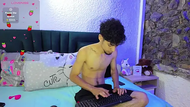 JennMuriel  online show from November 2025 12:49:02 PM