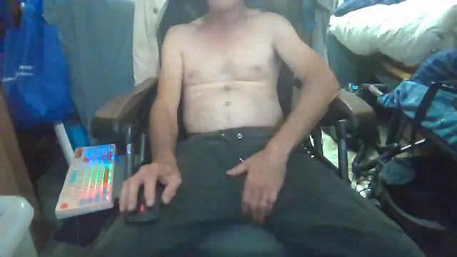 Lovyourpuss online show from April 2026 12:18:01 PM